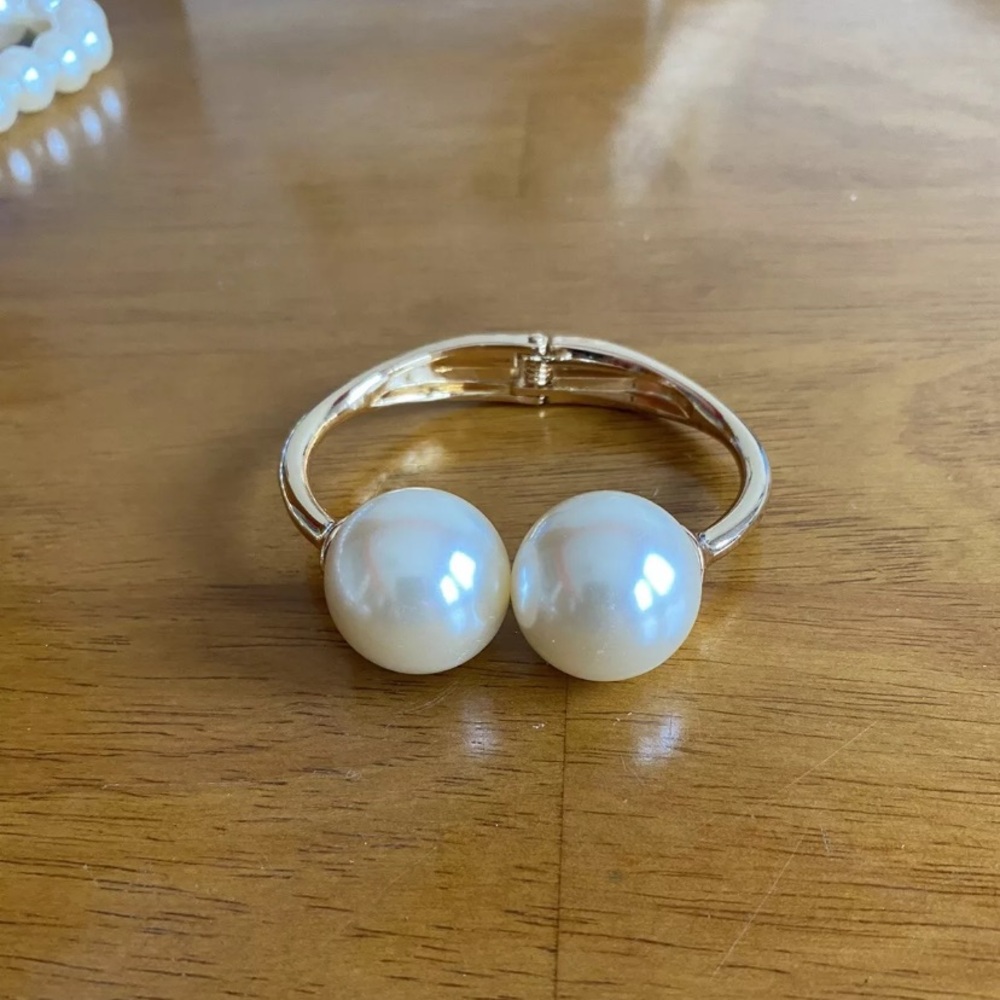 Beautiful Statement Faux Pearl Bracelet
